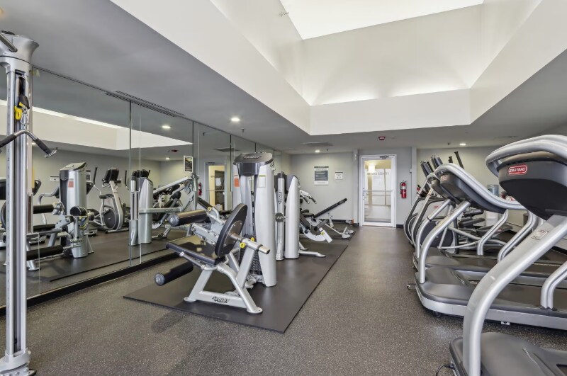 Building Photo - 963 Lake St