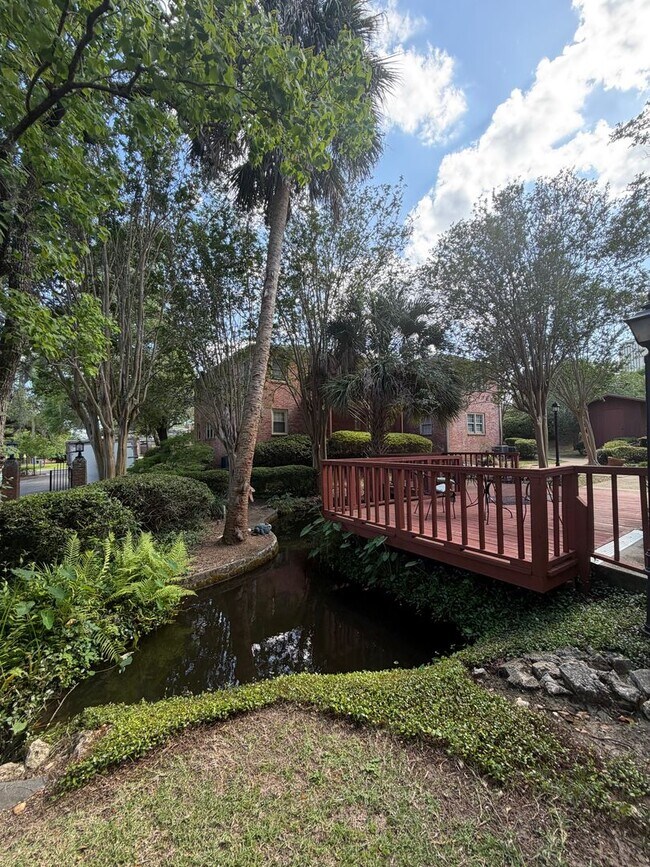 Building Photo - Large Studio Condo Downtown Walking Distance to the Florida State Capitol