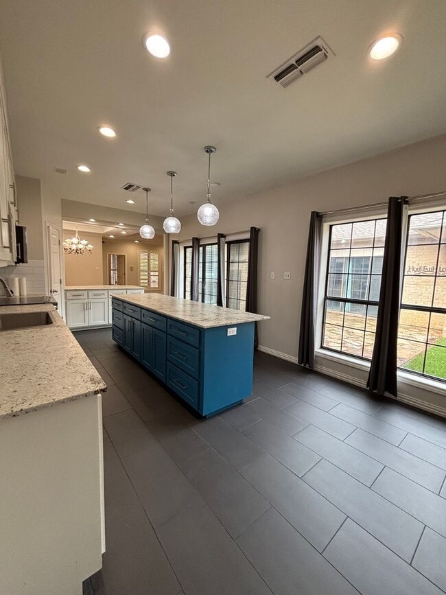 Building Photo - 5026 Bellaire Dr S