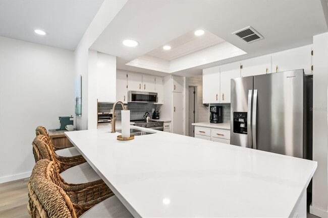 Building Photo - 2641 Hyde Park St