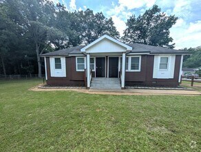 Building Photo - Minutes from Uptown/I-85/I-485!  100% Upgr...