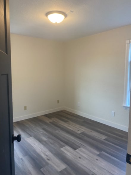 Building Photo - 211 N Forest St