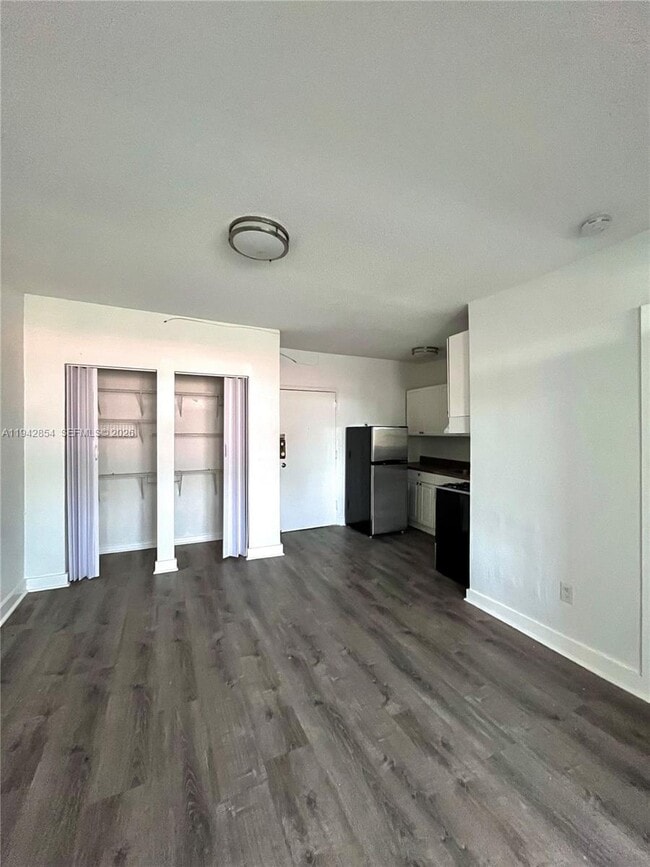 Building Photo - 501 SW 6th Ct