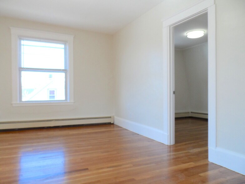 Building Photo - 17 Sewall St