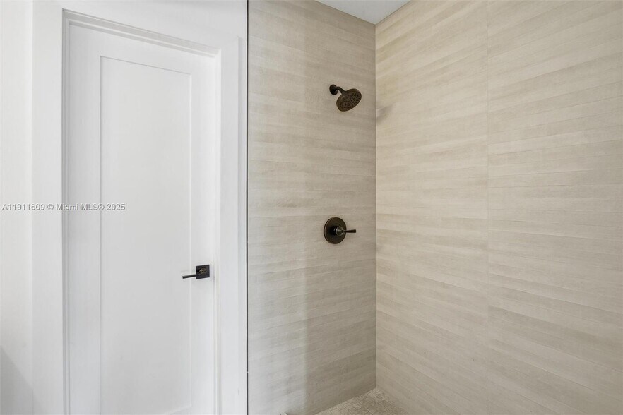 Building Photo - 16380 Briar Patch Pl