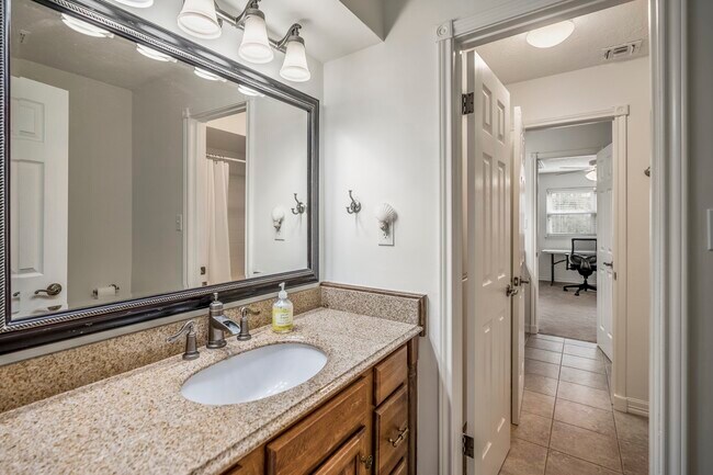 Building Photo - 15347 Conroe Dr