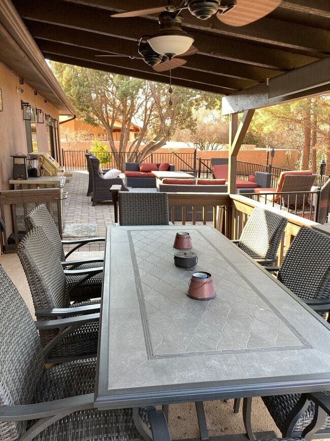 Building Photo - Gorgeous, modern, remodeled, furnished ren...