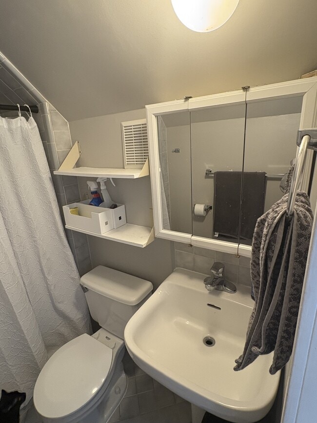 Building Photo - 169 E Center St