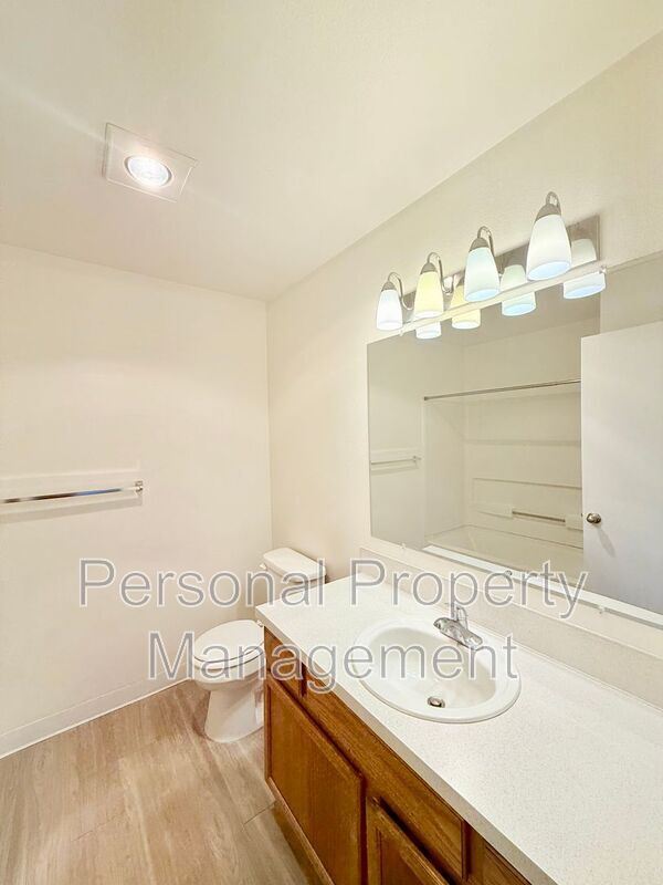 Building Photo - 3412 NE 66th Ave