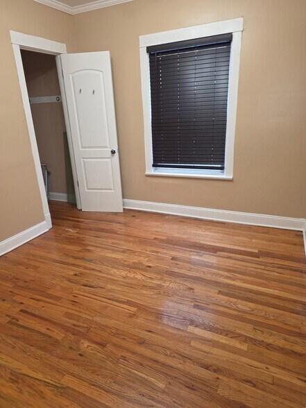 Building Photo - 7834 S Langley Ave