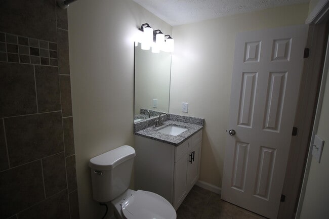 Building Photo - 3915 Oriely Dr E