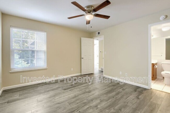 Building Photo - 6755 S Ivy St