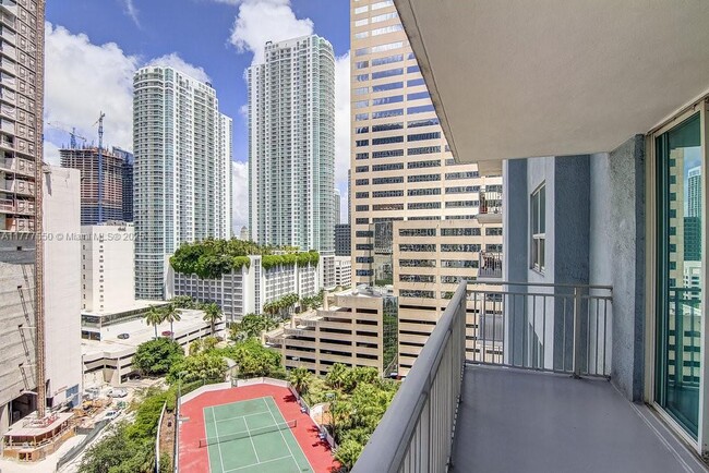 Building Photo - 1111 Brickell Bay Dr