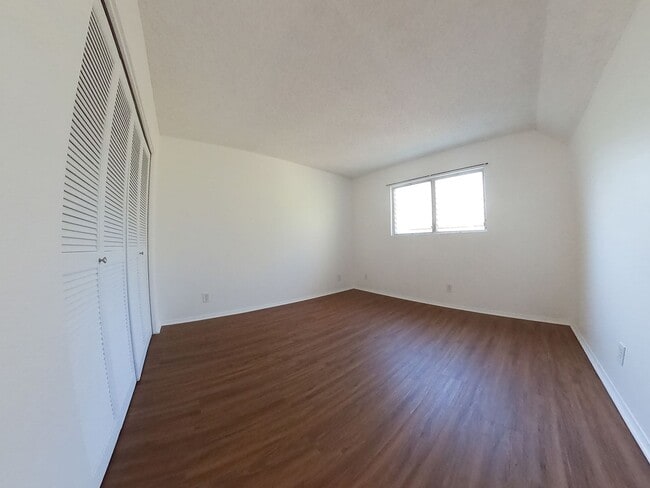 Building Photo - Waiau - 2 bedroom/2 bathroom townhouse with 1 assigned parking