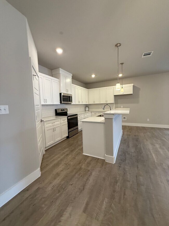 Building Photo - 3/2/2 GREAT NEIGHBORHOOD