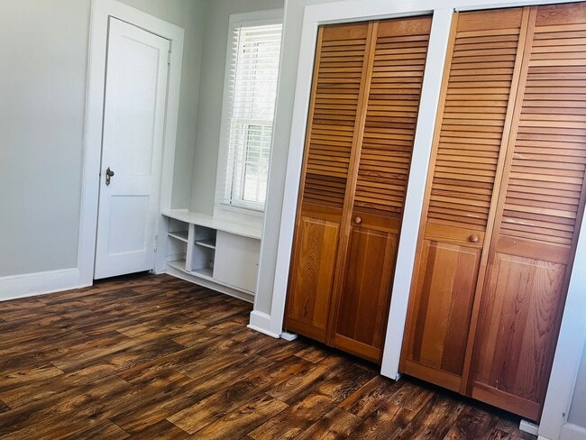 Building Photo - Beautiful 4 bedroom 2 bathroom home in Lagrange! Must see!