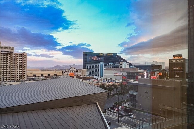 Building Photo - 3722 S Las Vegas Blvd