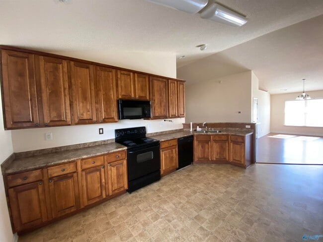 Building Photo - 131 Shadow Ct SW