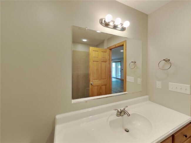 Building Photo - 2200 Buffalo Ridge Dr