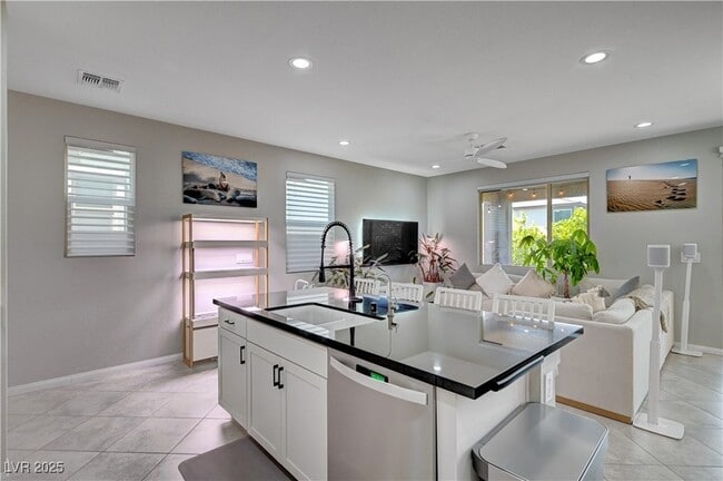 Building Photo - 4160 Elegant Chateau St