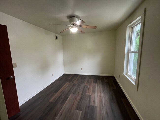 Building Photo - 1106 Rixon St