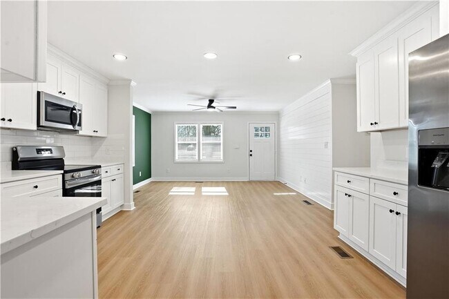 Building Photo - 127 Perry St