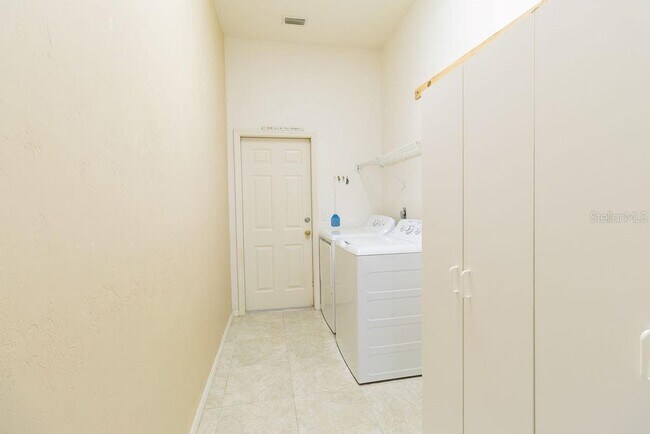 Building Photo - 9918 SW 52nd Rd