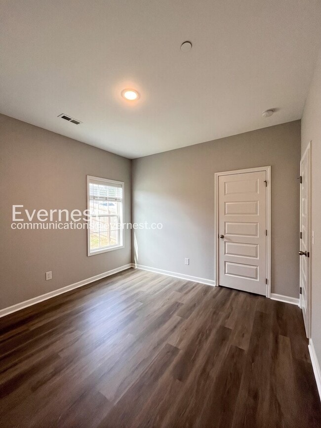 Building Photo - Limited Time Special Offer / 4 Bed, 2 Bath Home with and Garage / Pet-Friendly / Vouchers Accepte...