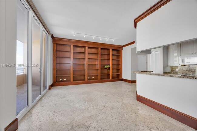 Building Photo - 808 Brickell Key Dr