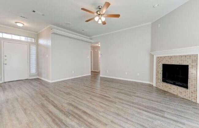 Building Photo - AVAILABLE NOW  (SECTION 8 ACCEPTED)