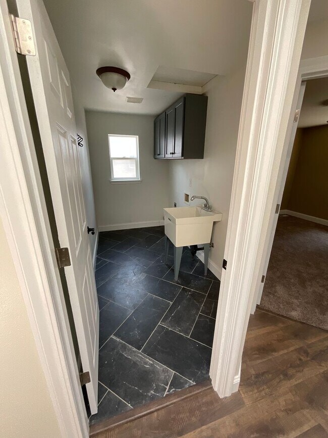 Building Photo - Beautiful 3 BR/2.5 BA Home with Bonus Room