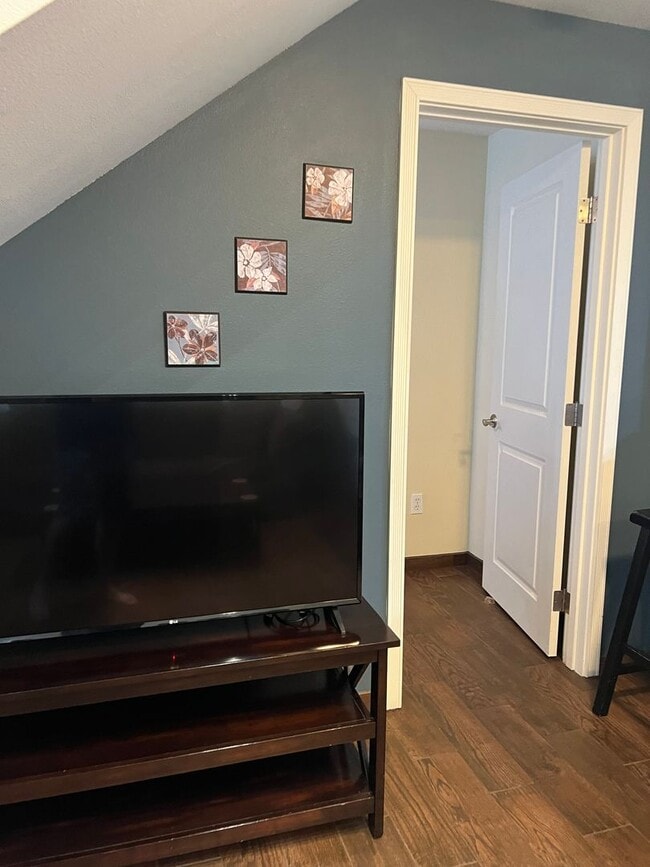 Building Photo - Top-Floor Ocean View Condo Across from the Beach | Furnished 2BR + Central A/C