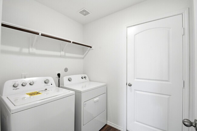Building Photo - 40758 Rosemary Rain Ln