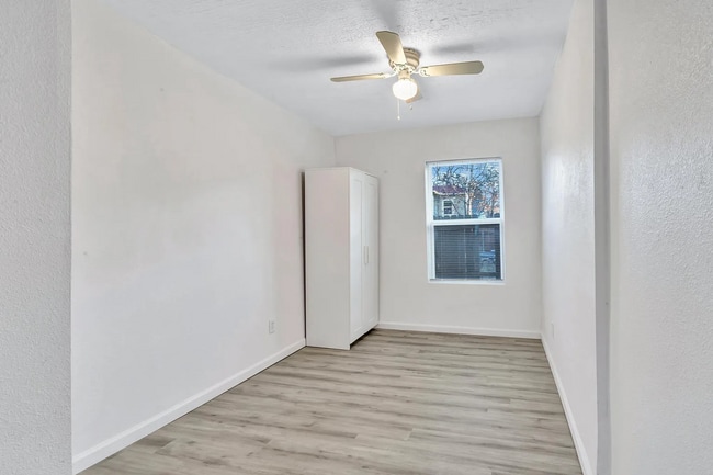 Building Photo - Darling 3/1 Duplex in Oakhurst