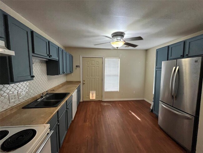 Building Photo - 312 N 6th St