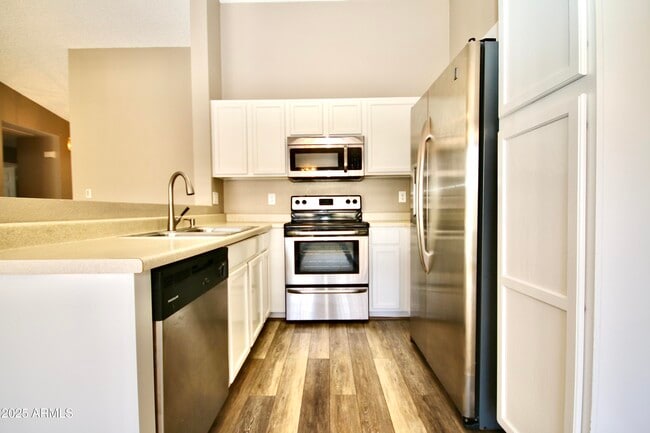 Building Photo - 1702 E Palm Beach Dr