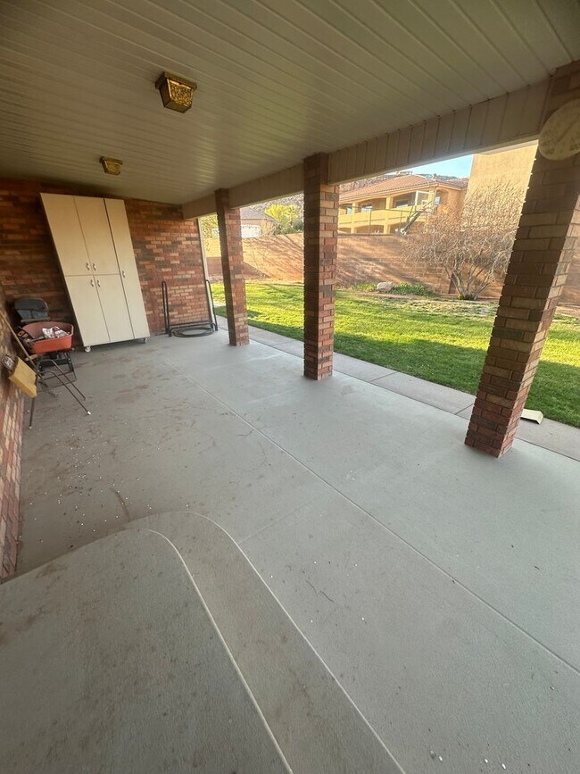 Building Photo - Charming Ranch Farmhouse in St. George – Spacious & Serene!