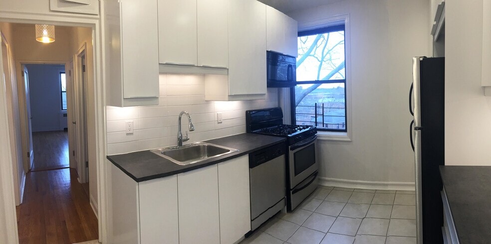 Kitchen. - 111 Larchmont Acres