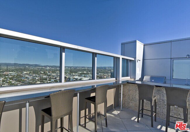 Building Photo - 13700 Marina Pointe Dr