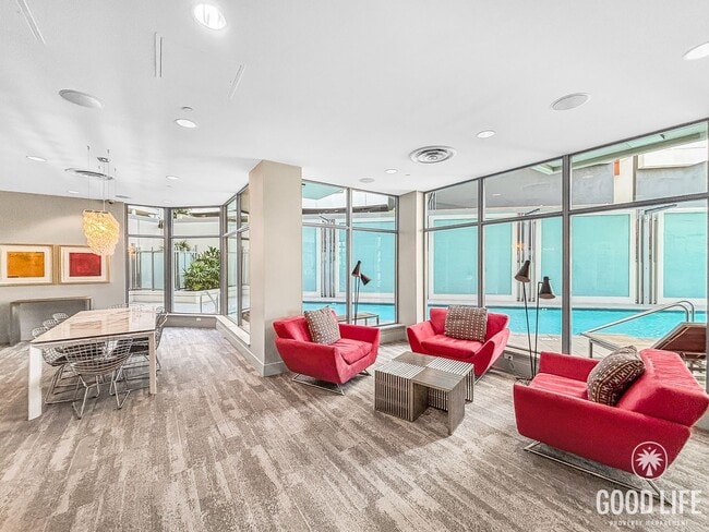 Building Photo - Stunning 2BD/2BA Condo in Downtown W/ W/D, High Ceilings, Community Pool, Spa, & Fitness Center!