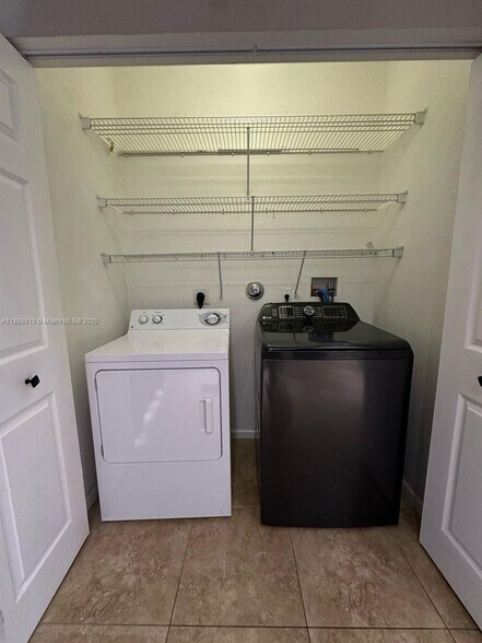 Building Photo - 661 NW 42nd Ave