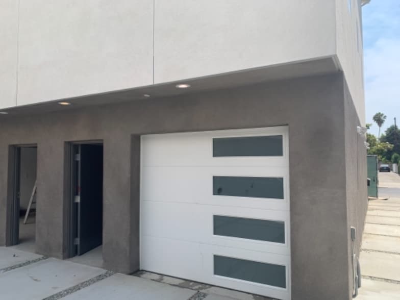 Building Photo - 4825-4825 Riverton Ave