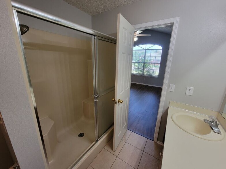 Building Photo - 1010 S Liberty Dr