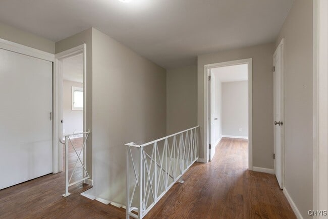 Building Photo - 117 Treeland Cir