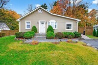 Building Photo - 913 Parkway Pl