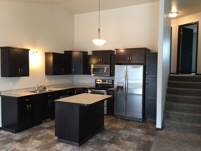 Building Photo - 3 Bed 3 Bath Twin Home