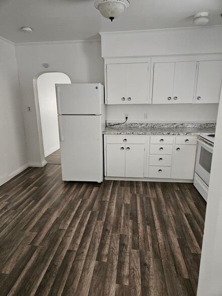 Building Photo - 1037 2nd St