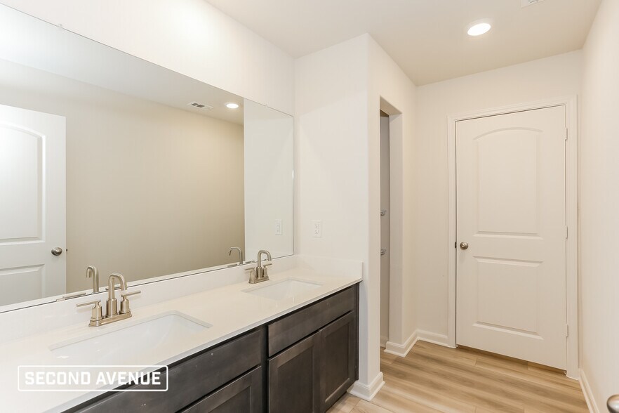 Building Photo - 9617 Teton Vis Dr
