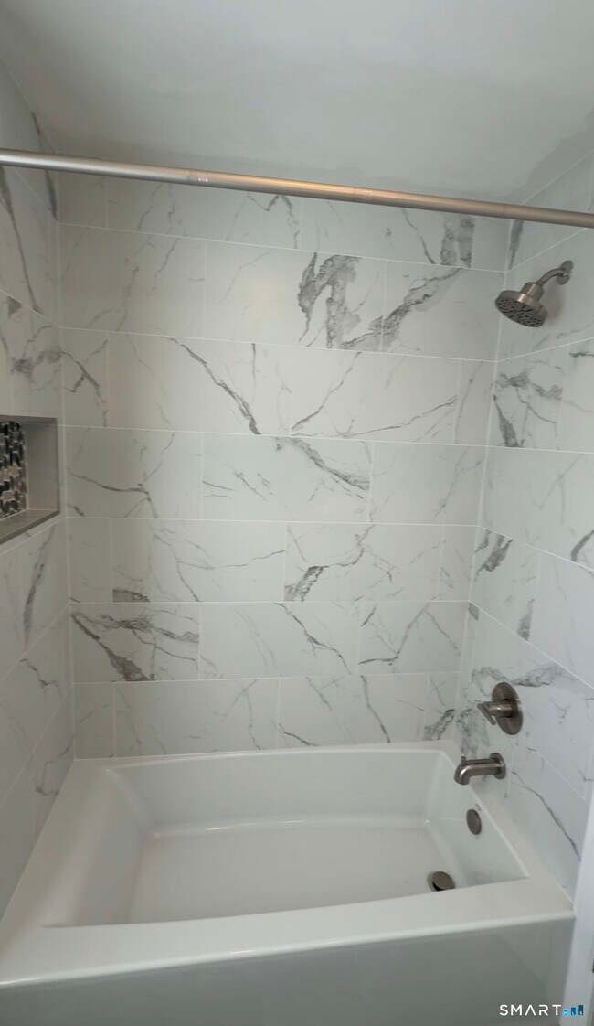 Building Photo - 233 Unionville Ave