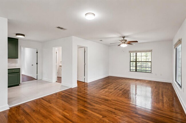 Building Photo - 4001 Maplewood Ave